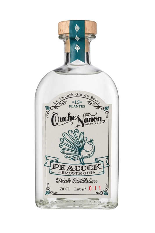 Packshot bouteille de produit cosmétique sur fond blanc, photographie professionnelle